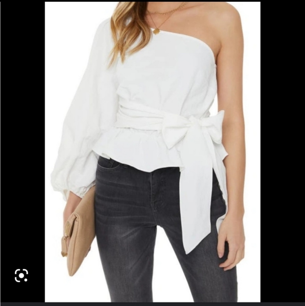 NWT! Vici one shoulder pepulum top